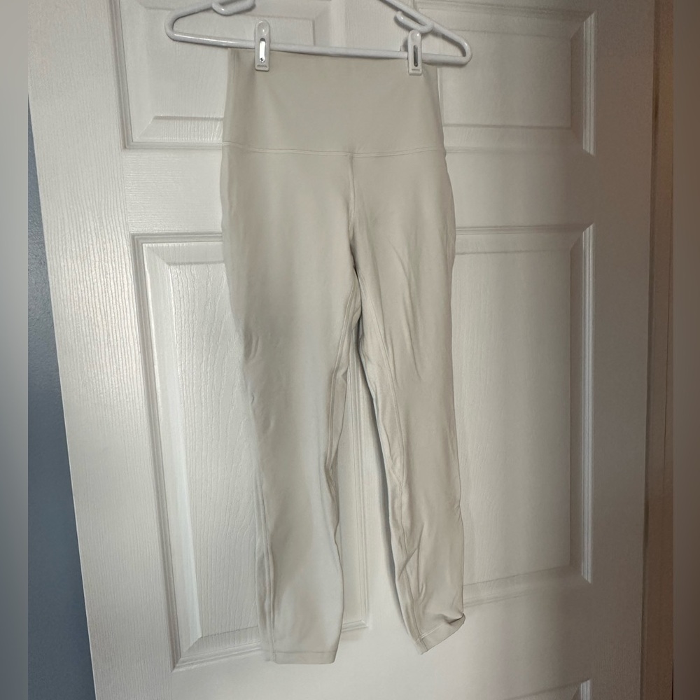 Lululemon Size 6 HR Align Leggings in Color Bone